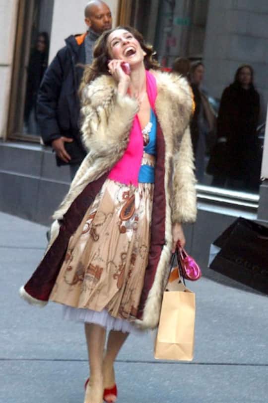 Sarah Jessica Parker in der Rolle der Carrie Bradshaw bei Sex and the City Pelzmantel