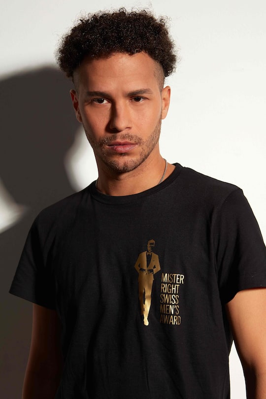 Fernando Hofstetter (29). Seine Kindheit verbrachte der Zürcher bei seiner Mutter in Brasilien, bis er zu seinem Vater in die Schweiz zog. Er träumt von einer Modelkarriere. Er beschreibt sich als zielstrebig und einfühlsam.