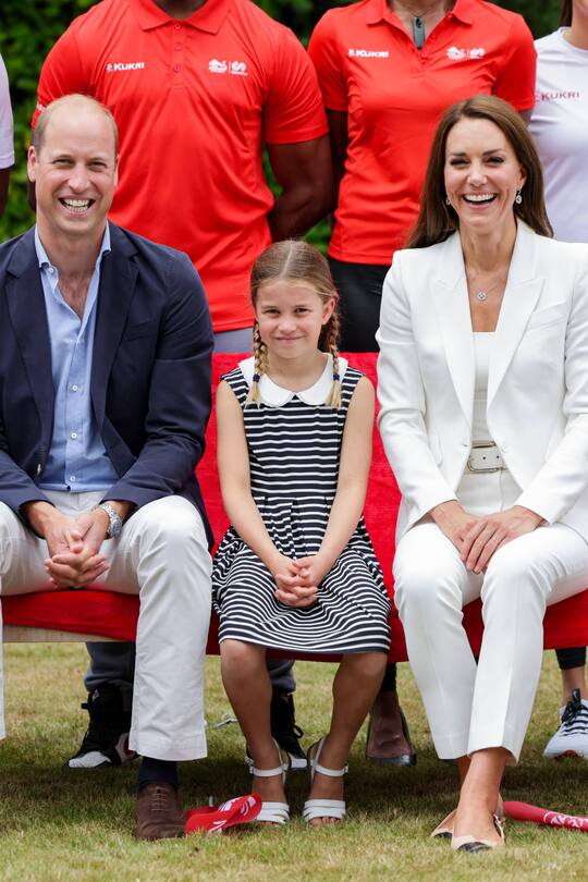 . 02/08/2022. Birmingham, United Kingdom. Prince William, Kate Middleton and Princess Charlotte during a visit to SportsAid House during the 2022 Commonwealth Games in Birmingham, United Kingdom. PUBLICATIONxINxGERxSUIxAUTxHUNxONLY xPoolx/xi-Imagesx IIM-23661-0027