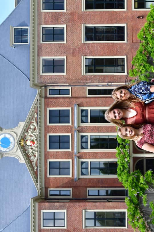Prinzessin Ariane (NL), Prinzessin Amalia (NL), Prinzessin Alexia (NL), beim traditionellen Sommer-Fototermin im Garten von Schloss Huis ten Bosch in Den Haag, Niederlande, 19. Juli 2019.