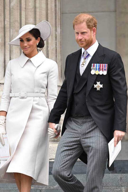 Prinz Harry und Herzogin Meghan verlangen von den Royals eine Entschuldigung.