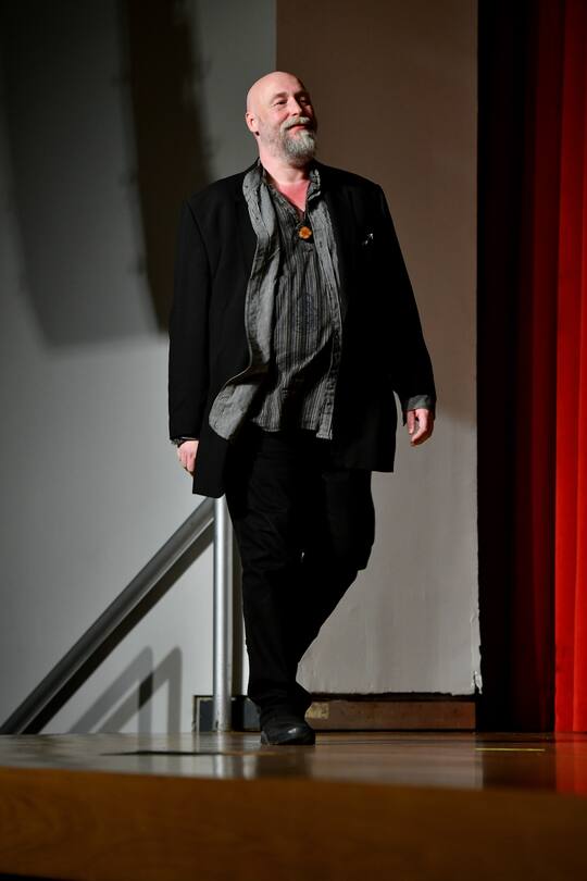 NEW YORK, NEW YORK - OCTOBER 05: Warren Ellis enters the stage during Frederator Studios Castlevania Spotlight Panel at New York Comic Con 2019 Day 3 at Jacob K. Javits Convention Center on October 05, 2019 in New York City. (Photo by Craig Barritt/Getty Images for ReedPOP )