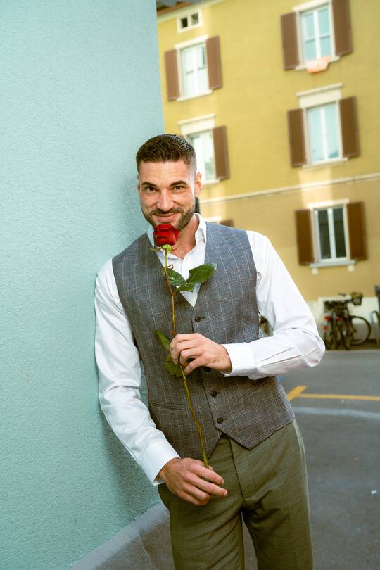Bachelor Dennis Marbacher sucht ab dem 21. Oktober auf 3+ die grosse Liebe.