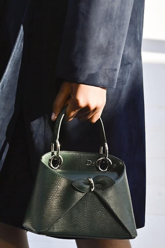 Feiert ihr Come-Back, die Cigale Bag von Christian Dior. (Photo by Victor VIRGILE/Gamma-Rapho via Getty Images)