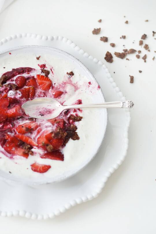 Ein Sommerträumchen: cremiger Quark mit fruchtigen Himbeeren