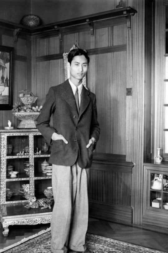 Le roi Rama VIII de Thaïlande (aka Ananda Mahidol) étudiant à l'université de Lausanne, Suisse, le 24 septembre 1945. (Photo by KEYSTONE-FRANCE/Gamma-Rapho via Getty Images)