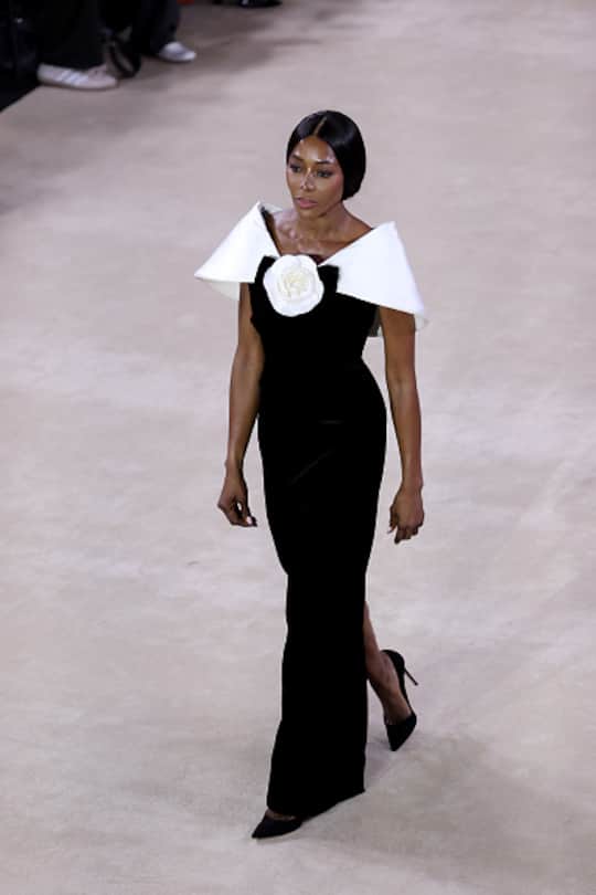 Naomi Campbell lief für Richard Quinn über den Laufsteg. (Photo by Tristan Fewings/Getty Images)