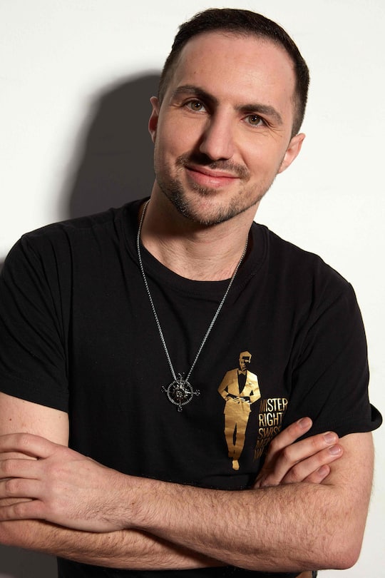 Pascal Item (30). Der gläubige Zürcher Oberländer hat auch mit Legasthenie ein Studium begonnen. Er liebt Musicals, stand lange dafür selbst auf der Bühne. Und er liebt seit bald vier Jahren das Leben mit seinem Partner.