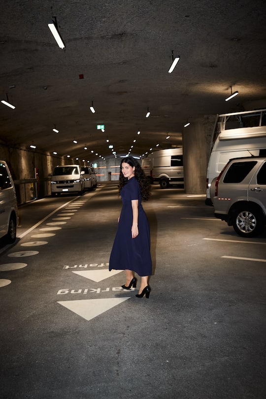 Stylin Kim D. Nguyen Hair&Make-Up: MakeItUp Olivia Röllin SRF Moderatorin