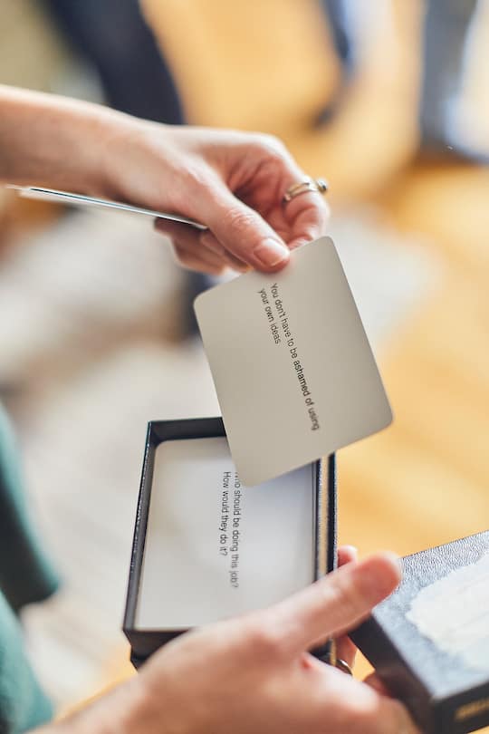 Lina Button, Singer Songwriterin, in ihrer Wohnung in Zürich, 05.12.2019. Foto Lucia Hunziker