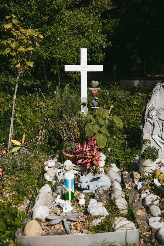 Foto: Thomas Meier. Adligenswil, 18.08.25. Blick besucht Mit Donghua Li zum 6. Todestag von Sohn Janis