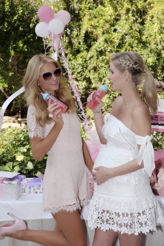 Nicky Hilton Paris Baby schwanger Geburt nach Hochzeit