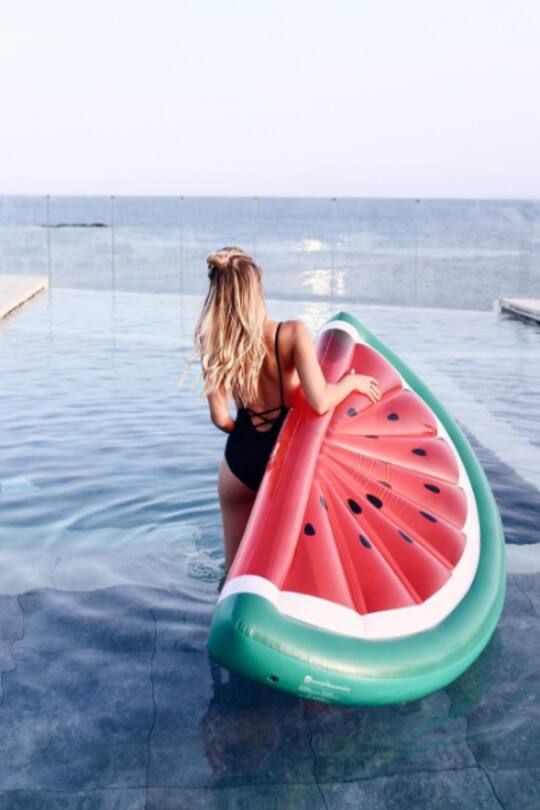 instatrend pool floats