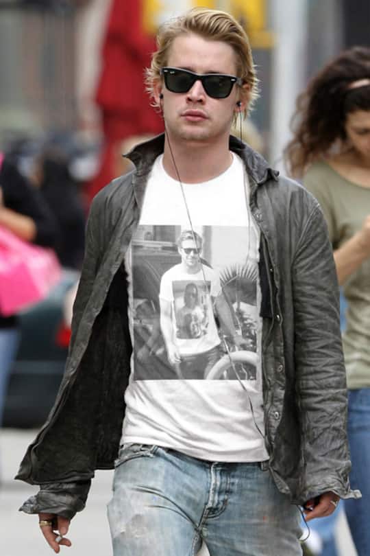 Macaulay Culkin trägt T-Shirt mit Ryan Gosling NEU