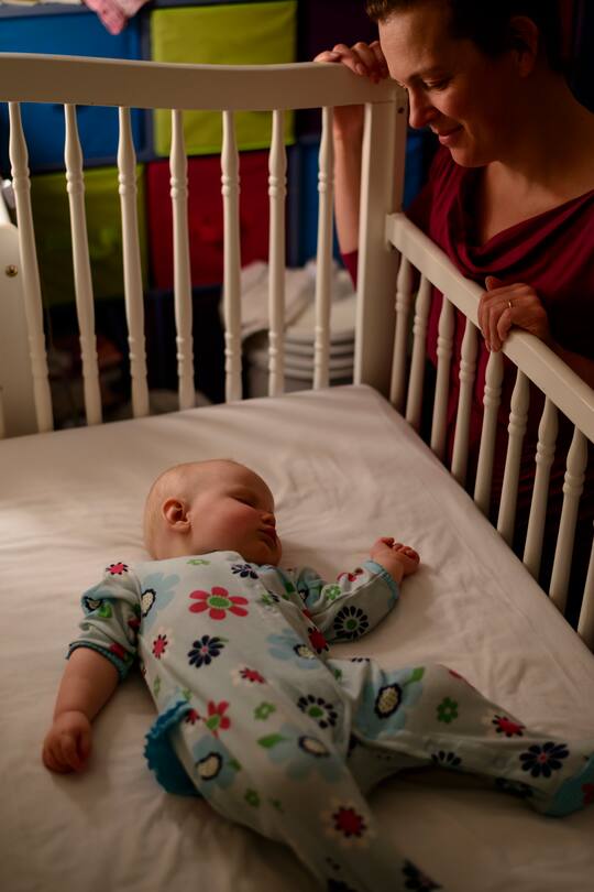 Baby schläft, Mama wacht