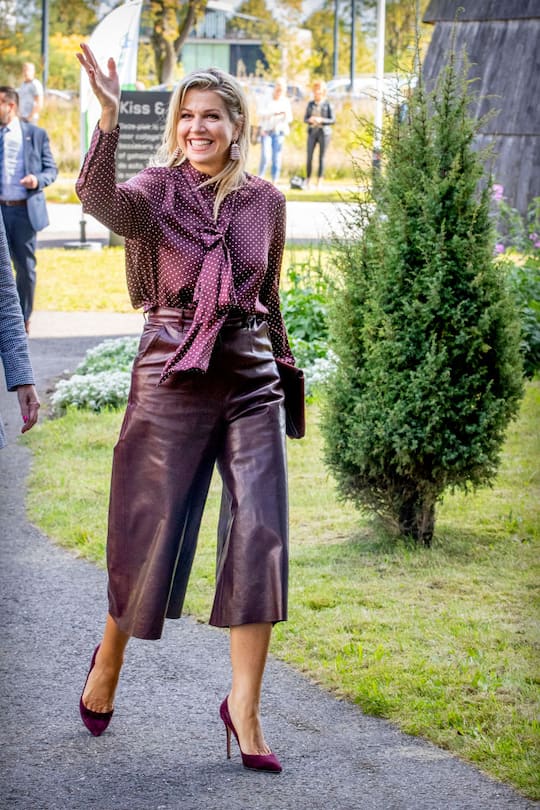 APELDOORN, NETHERLANDS - SEPTEMBER 19: Queen Maxima of The Netherlands attend the meeting of NLgroeit at Centraal Beheer on September 19, 2019 in Apeldoorn, Netherlands. Nlgroeit is a platform where entrepreneurs help each other to take their next growth step. (Photo by Patrick van Katwijk/Getty Images)