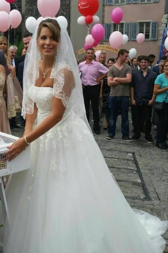 Yasmine-Mélanie verkauft ihr Brautkleid