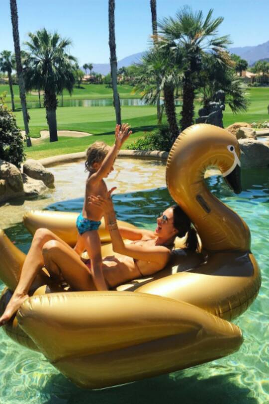 instatrend pool floats