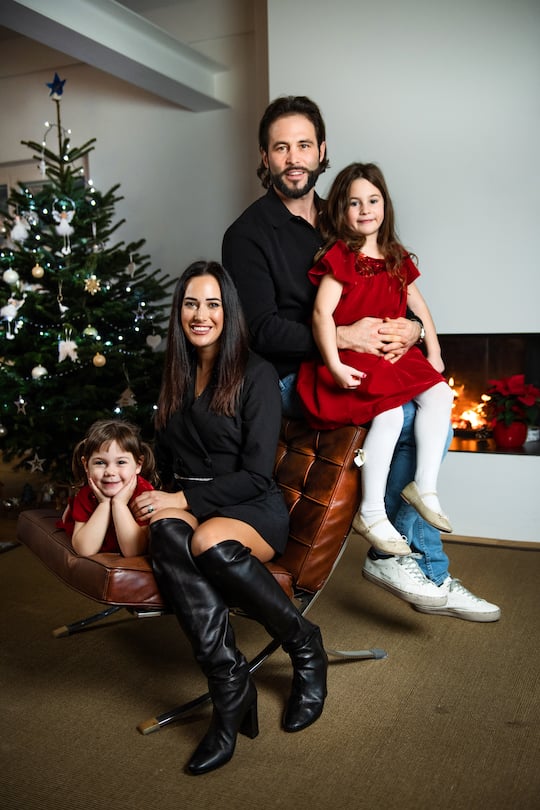 Regligionsgeschichte, Sandro Cavegn, Ex-Mister Schweiz, 13. Dezember 2020, Rapperswil-Jona, mit Ehefrau Iva und den Töchtern Amélie und Ella (jüngere)