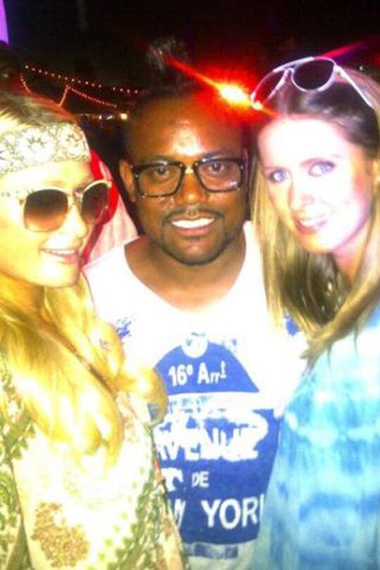 Coachella Festival 2011 Paris Nicky Hilton Twitter