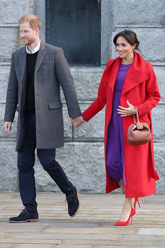 Die Farbkombi der Stunde: Lila plus Rot.