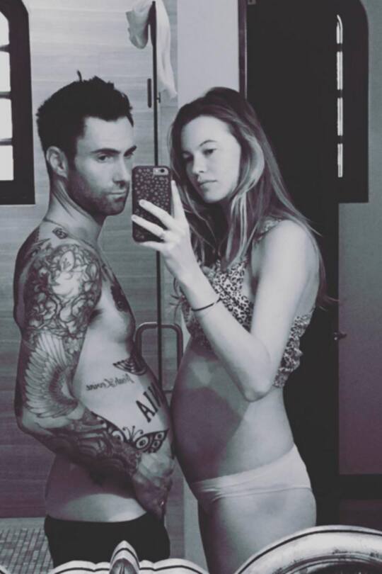 Adam Levine Frau schwanger