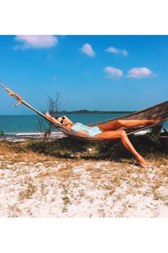 InstaTrend Rosie Huntington-Whiteley