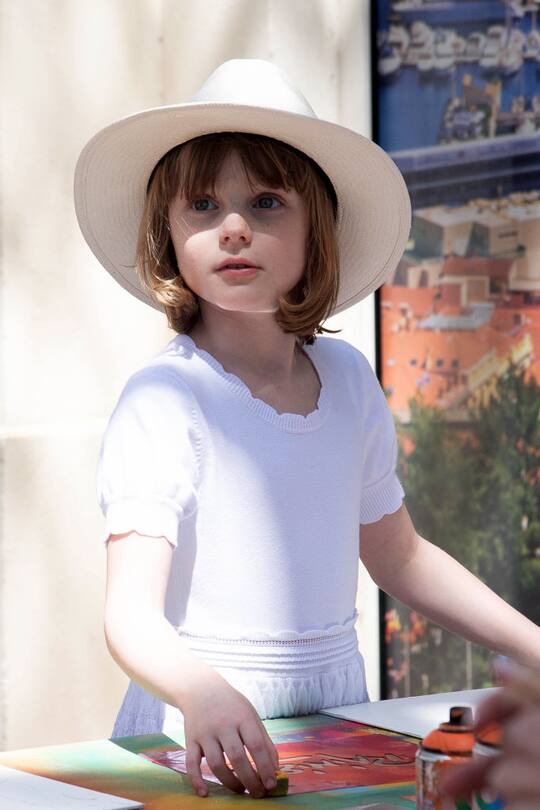 Prinzessin Gabriella am Maltisch.