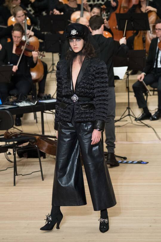 Runway-Bild der Métiers d'Art-Show 2017/2018 von Chanel