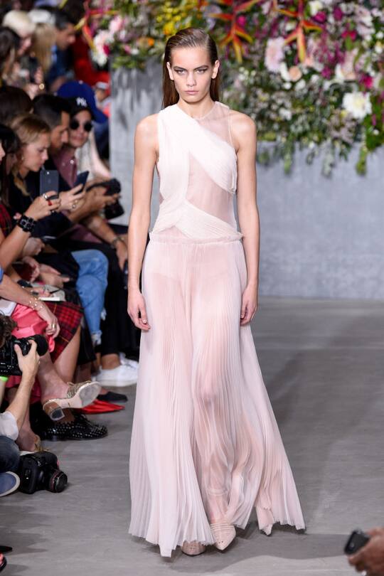 Nina Marker auf den Frühjahr/Sommer 2018 Shows