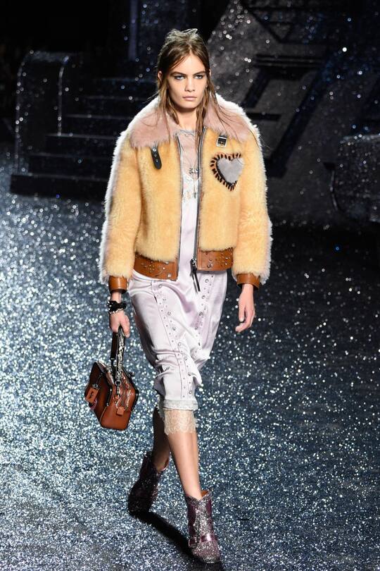 Nina Marker auf den Frühjahr/Sommer 2018 Shows