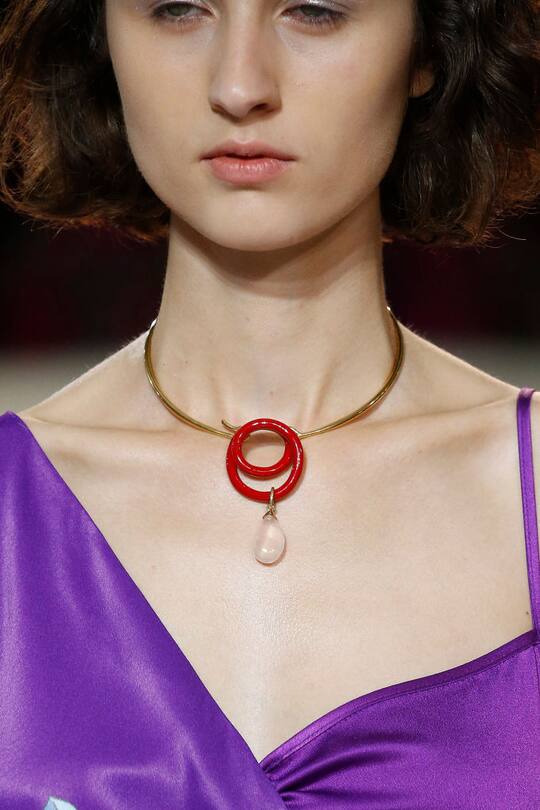 Schmuck gesehen auf den Catwalks der Fashion Week London im September 2017