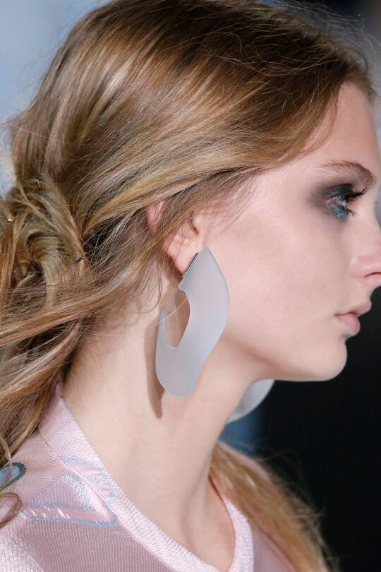 Schmuck gesehen auf den Catwalks der Fashion Week London im September 2017