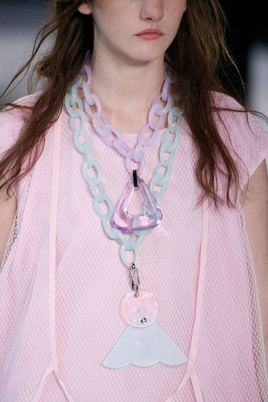 Schmuck gesehen auf den Catwalks der Fashion Week London im September 2017