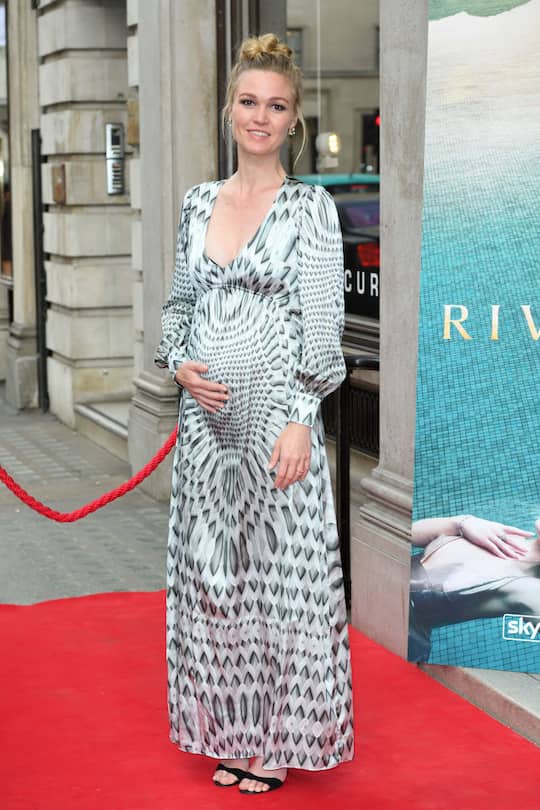 Julia Stiles schwanger London Riviera