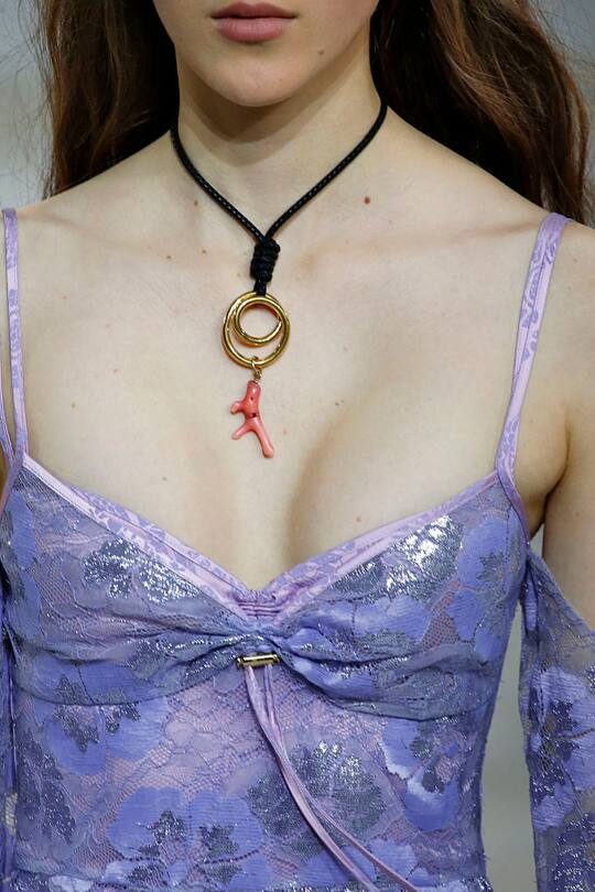 Schmuck gesehen auf den Catwalks der Fashion Week London im September 2017