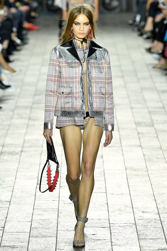 Nina Marker auf den Frühjahr/Sommer 2018 Shows