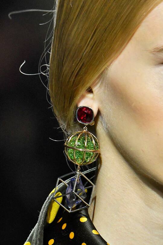 Schmuck gesehen auf den Catwalks der Fashion Week London im September 2017