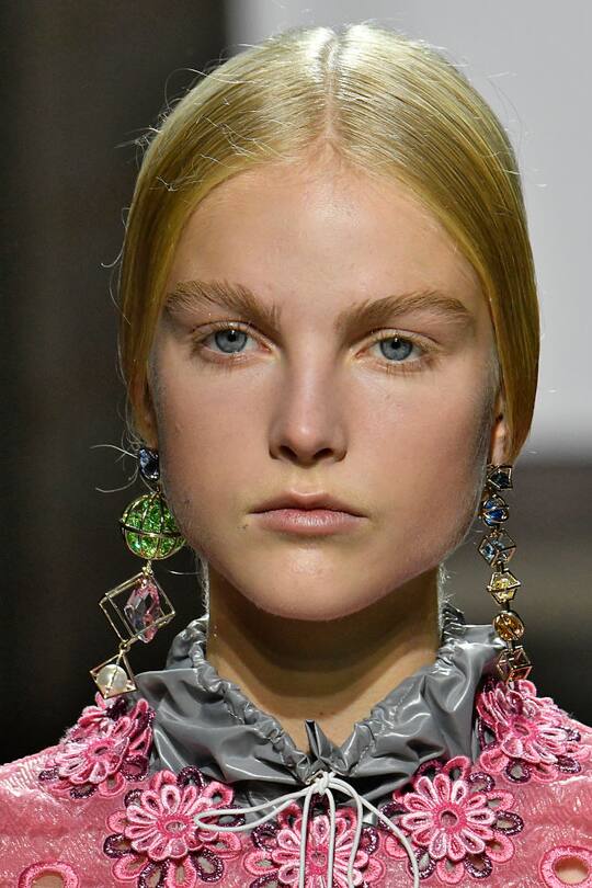 Schmuck gesehen auf den Catwalks der Fashion Week London im September 2017