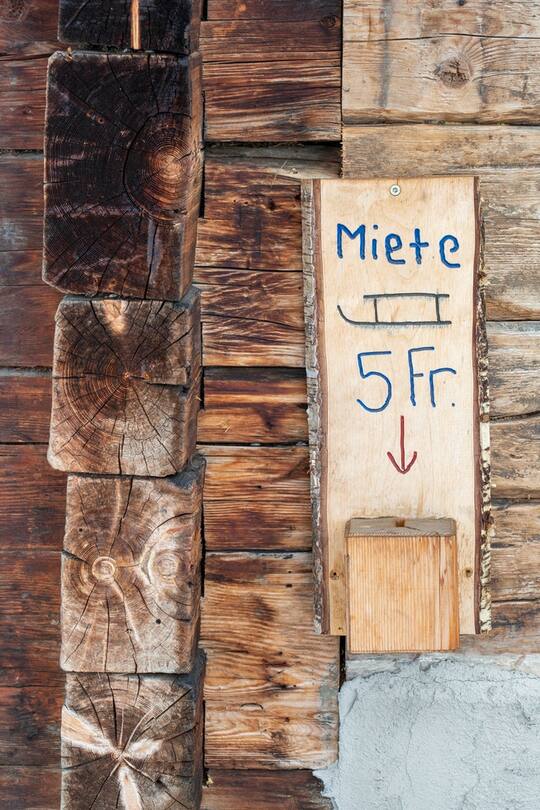 Schlitteln bei der Schlittelbeiz in Brün