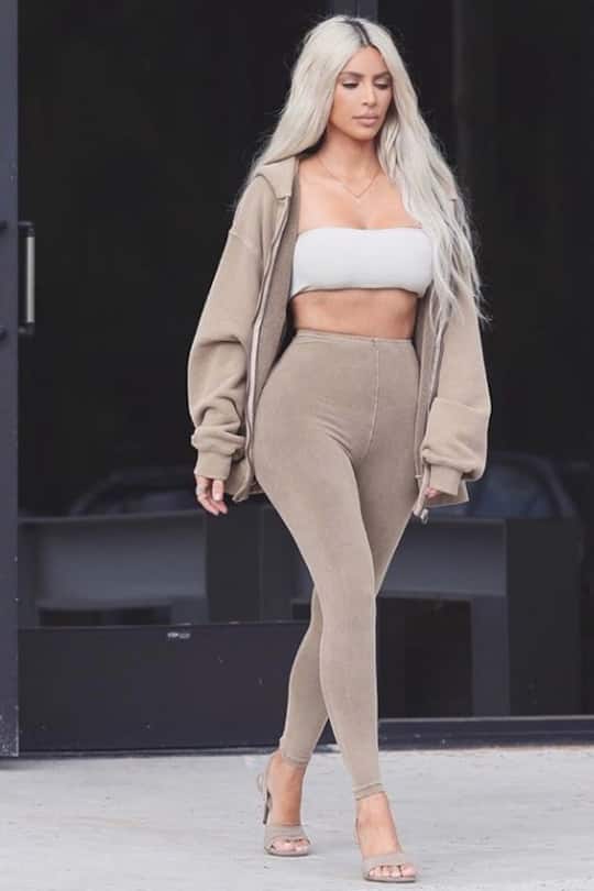 Kim Kardashian im Yeezy-Look