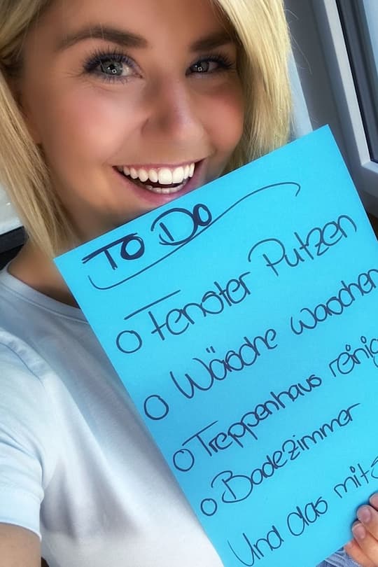 Beatrice Egli trägt Outfits jetzt Zuhause