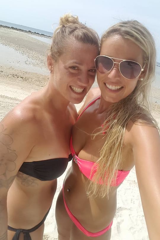 Bachelor 2016 Janosch Nietlispach Kandidatinnen Janine & Kay