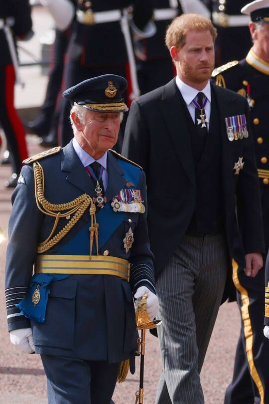 König Charles soll von Prinz Harrys spontanem Besuch in London nicht begeistert gewesen sein.