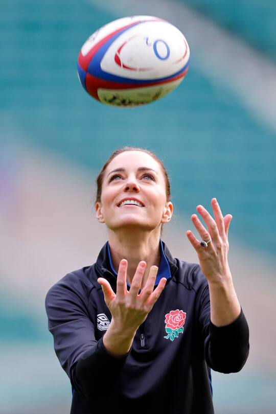 LONDON, UNITED KINGDOM - FEBRUARY 02: (EMBARGOED FOR PUBLICATION IN UK NEWSPAPERS UNTIL 24 HOURS AFTER CREATE DATE AND TIME) Catherine, Duchess of Cambridge takes part in an England rugby training session, after becoming Patron of the Rugby Football Union at Twickenham Stadium on February 2, 2022 in London, England. (Photo by Max Mumby/Indigo/Getty Images)
