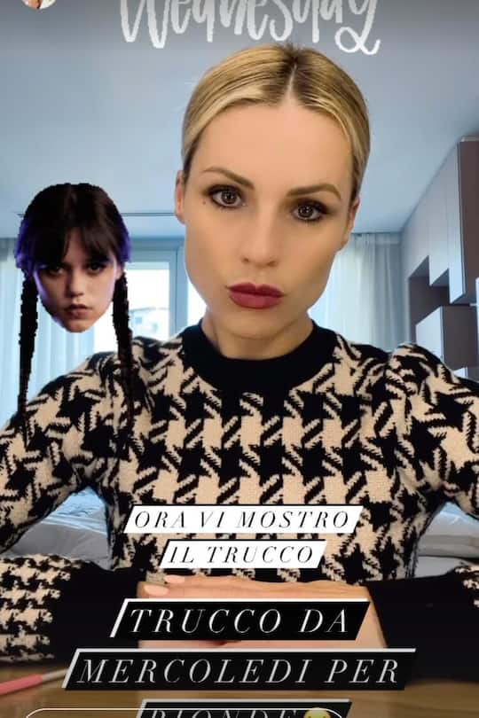 Michelle Hunziker verwandelt sich auf Instagram in Wednesday Addams.