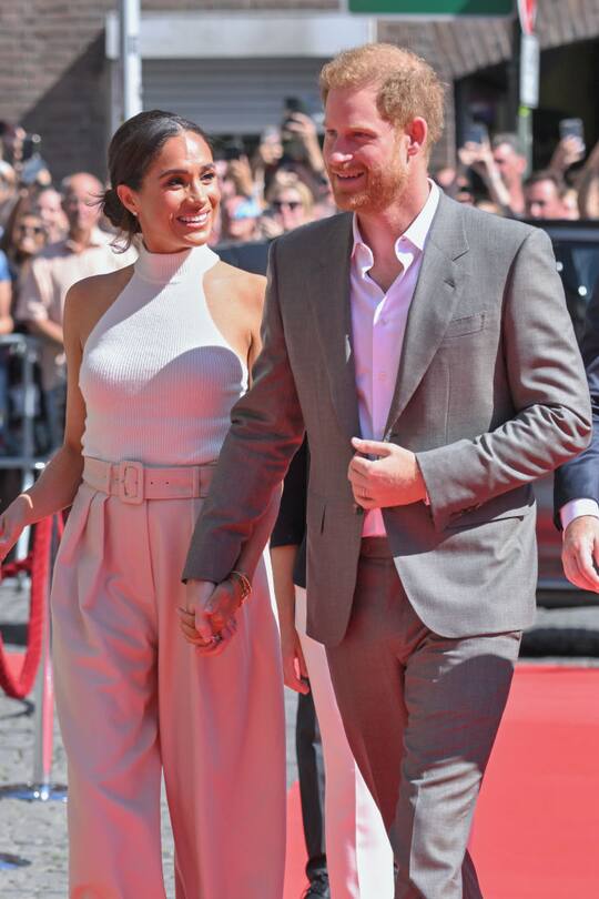 Harry und Meghan letztes Jahr in Düsseldorf, bei der Bekanntgabe des Veranstaltungsortes der Invictus Games 2023.