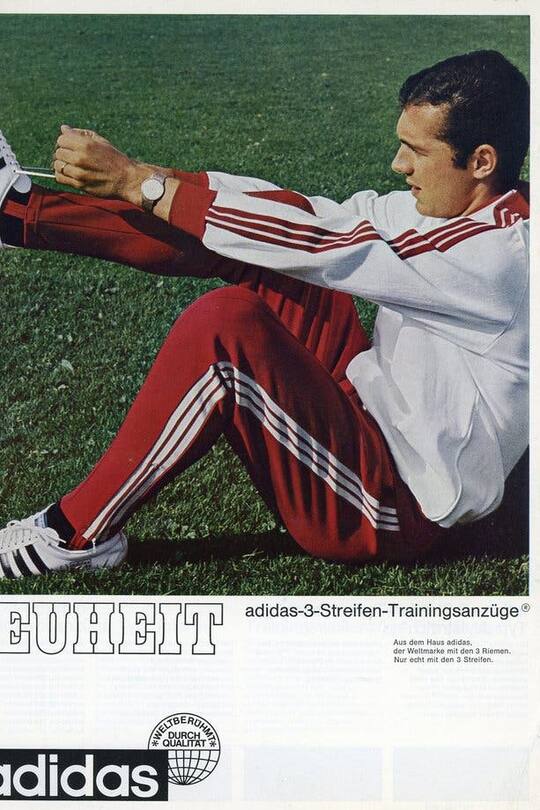 Franz Beckenbauer im Adidas Anzug