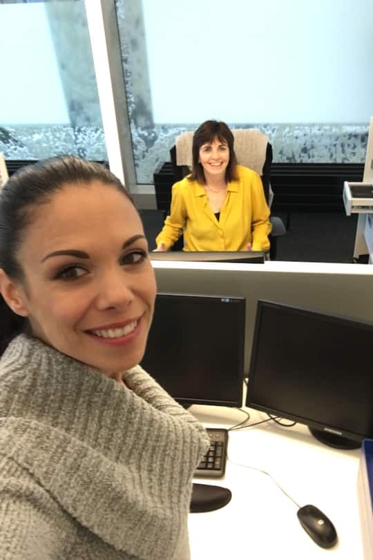 Sonia Küng-Grandjean bei ihrer Arbeit in der Allianz Versicherung 2020