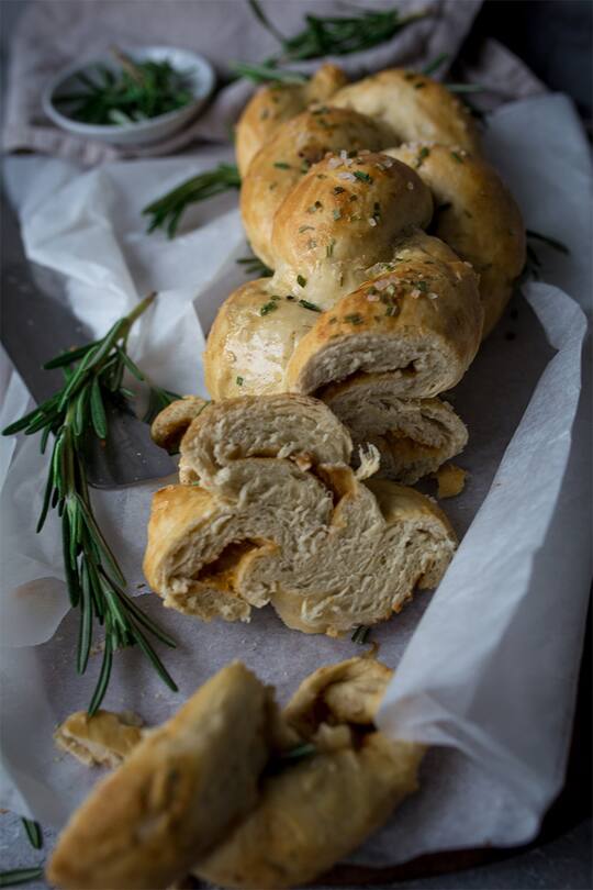 Veganer Hefezopf in salziger Variante